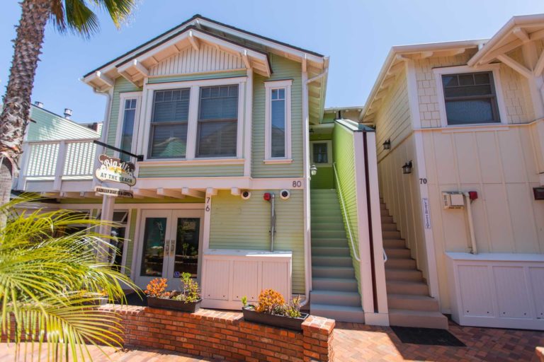 Links to Santorini Style Bungalow