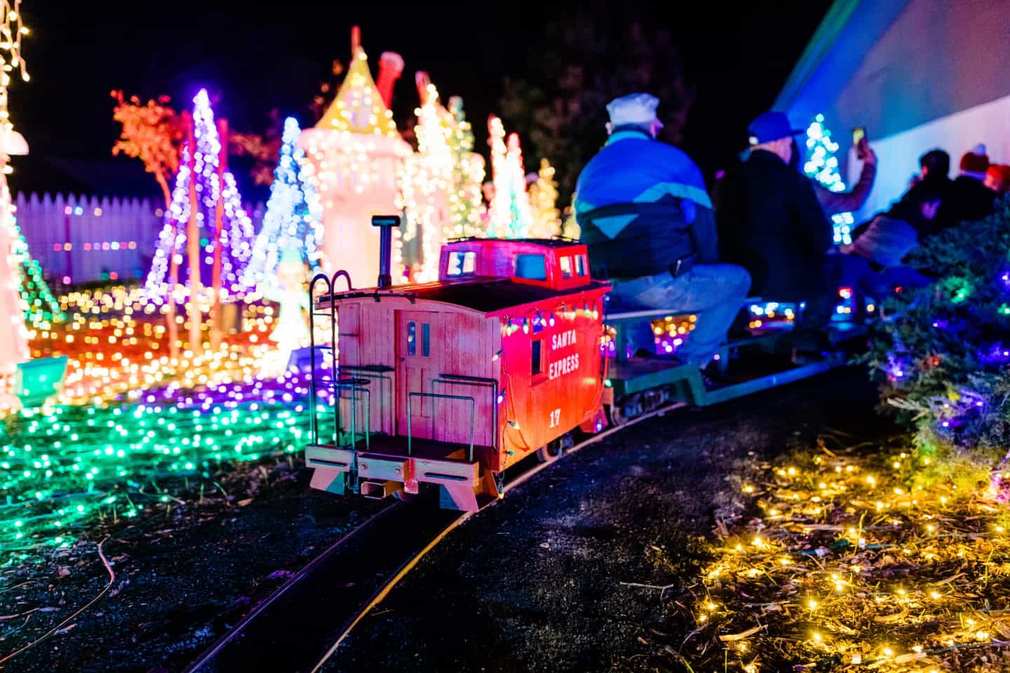 https://highway1roadtrip.com/wp-content/uploads/2019/10/Cambria-Christmas-Market-Train.jpg