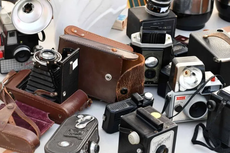 Links to Three Speckled Hens Vintage Market &  Antique Show