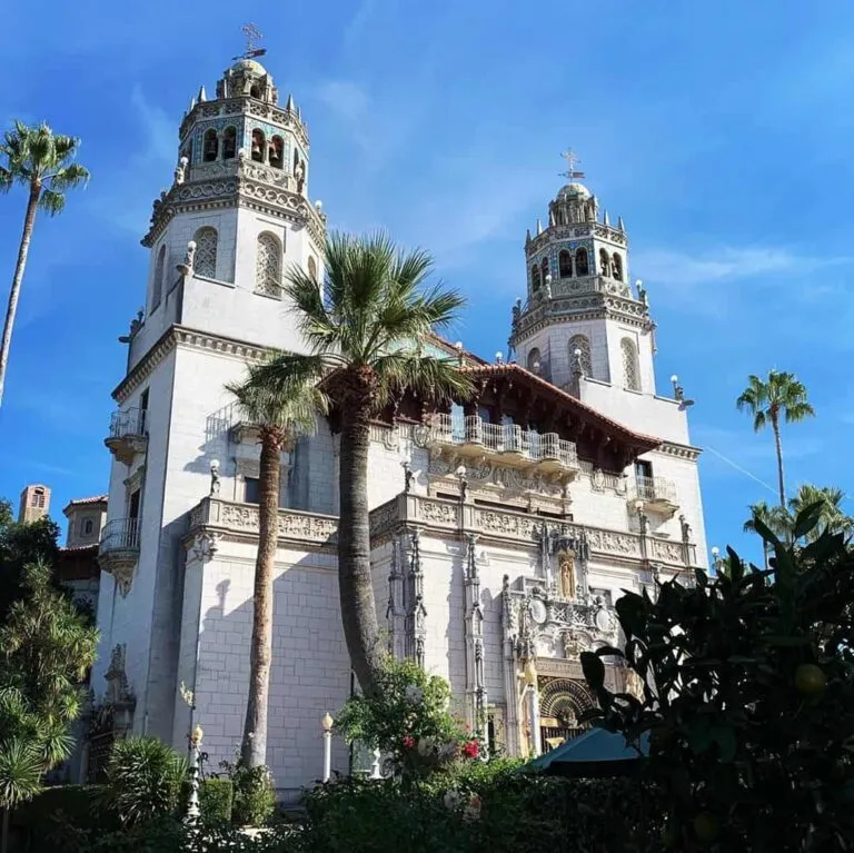 Links to Martha Stewart Invites You to Hearst Castle&rsquo;s Garden