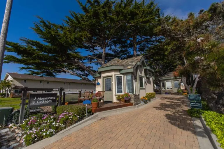 Links to Moonstone Cottages