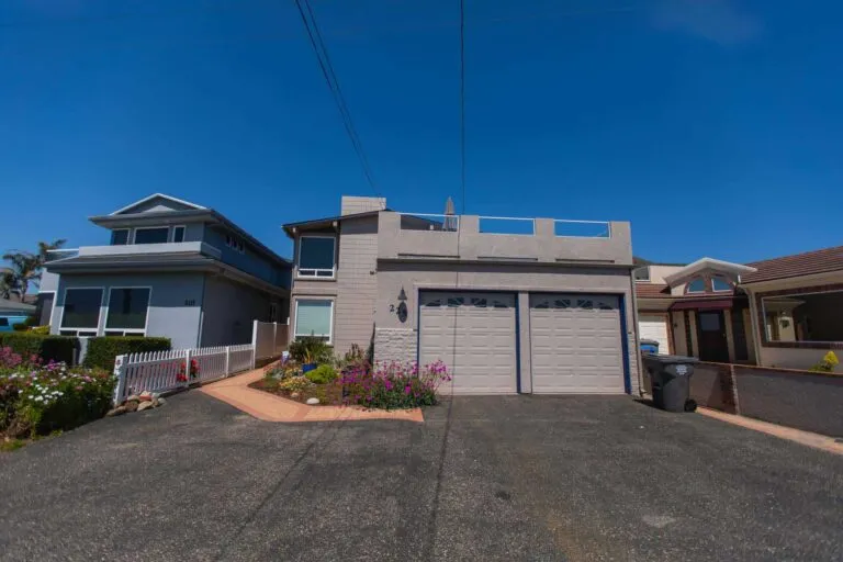 Links to Large, Multi-Family Home