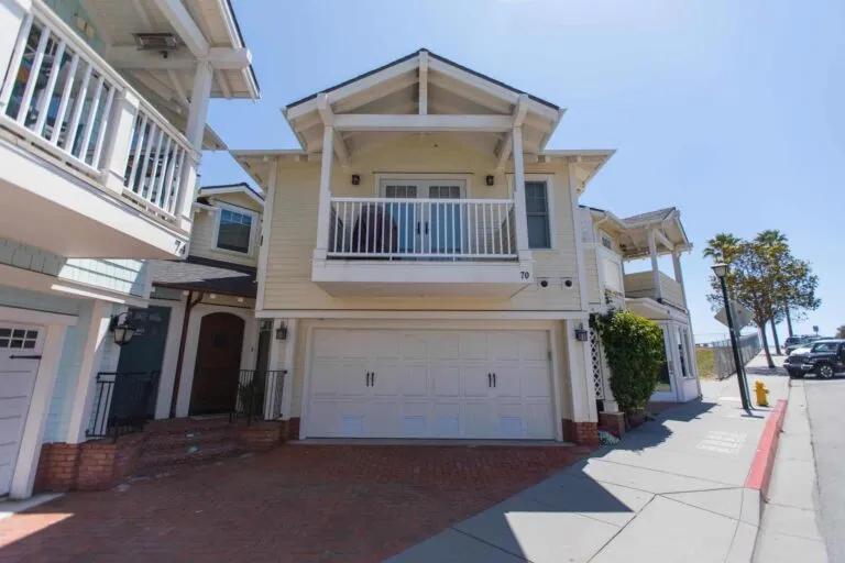 Links to Beautifully Appointed Luxury Condo