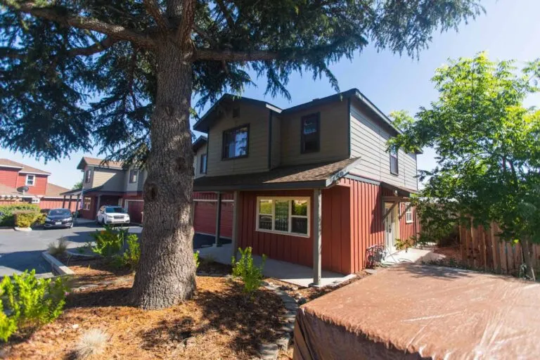 Links to Gorgeous & Spacious Home