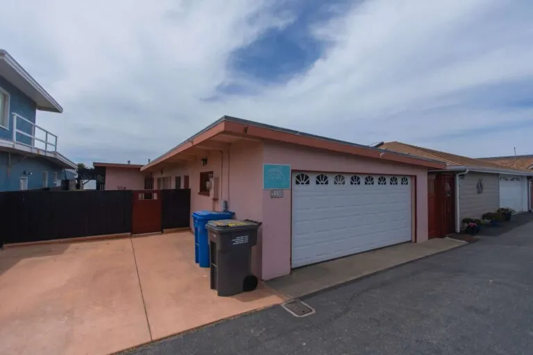 Links to Roomy, Single Story House