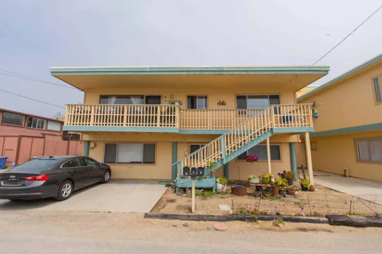 Links to Nicely Decorated, 3 Bedroom Home