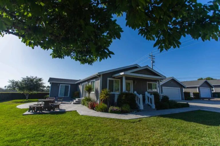 Links to Farmhouse by Edna Valley White Barn