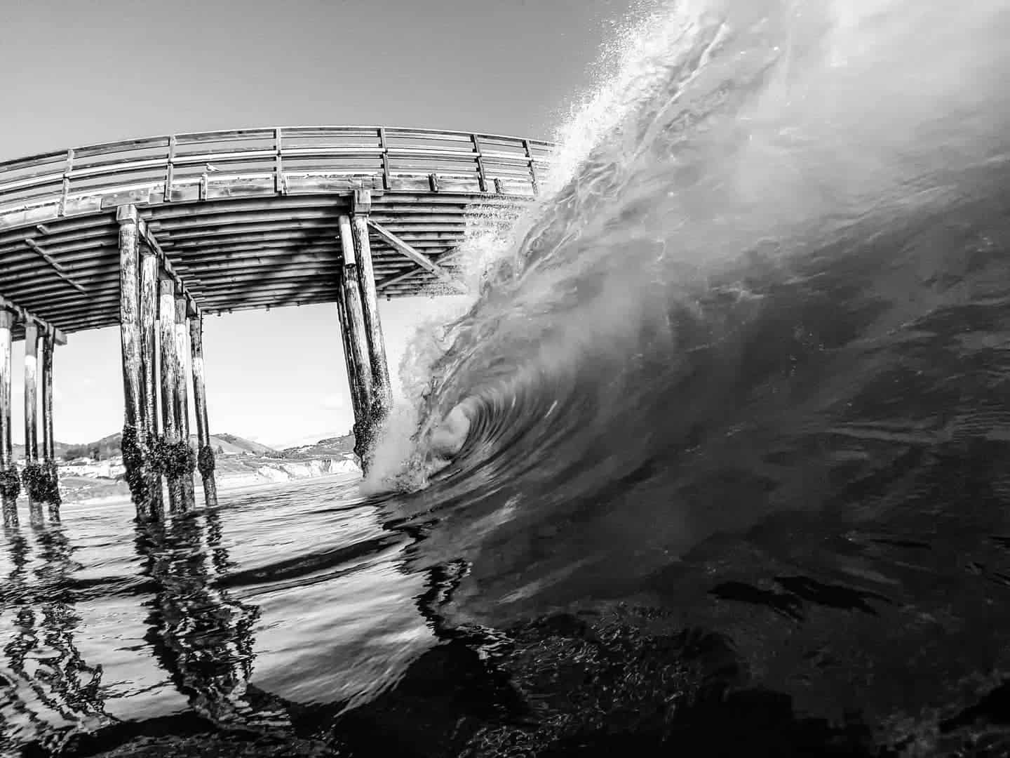 Avila Beach wave photo credit @aaronpikephotos Instagram