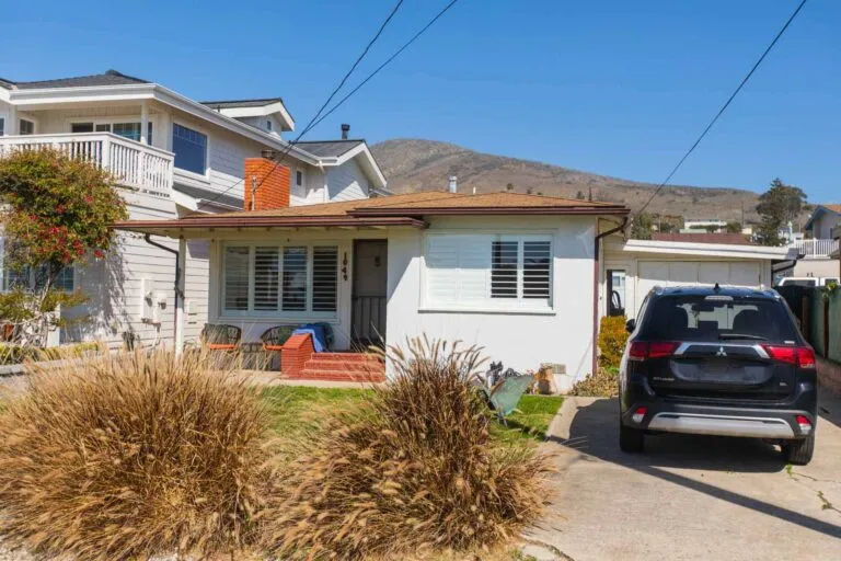 Links to Charming Home Across Street From Beach