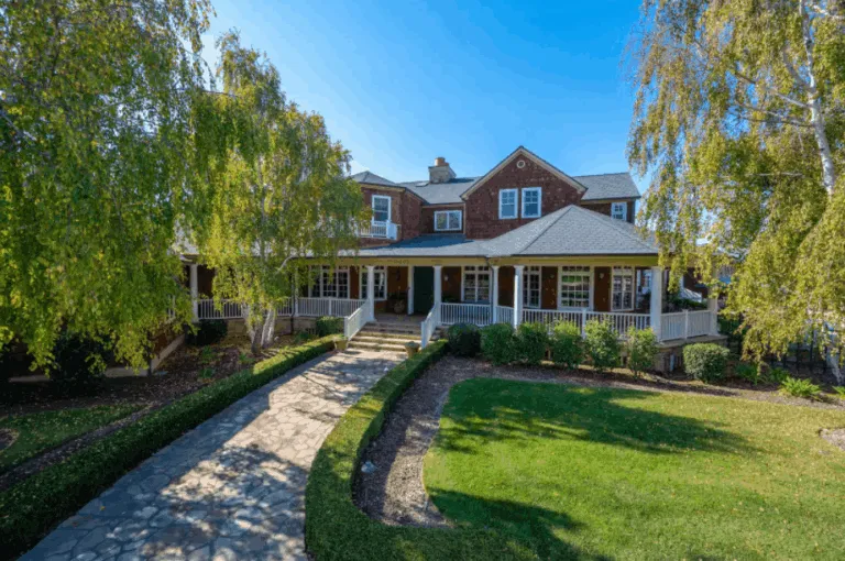 Links to Luxury Hilltop Estate