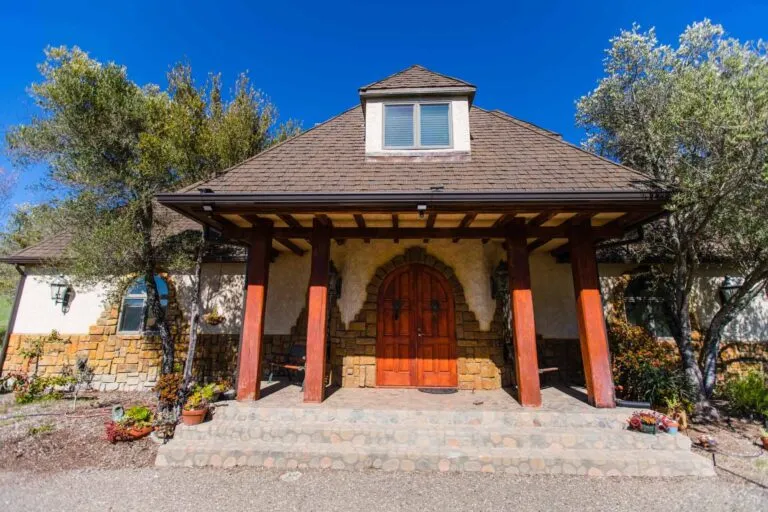 Links to Luxury Home on 400 Acre Ranch