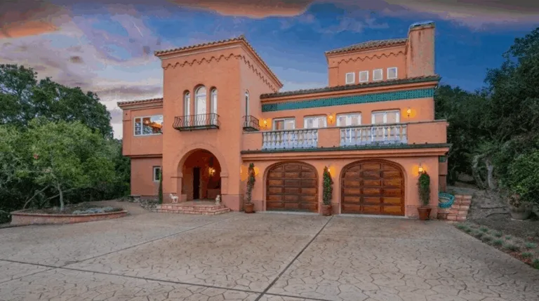 Links to Villa Chula: An Elegant Mountaintop Estate