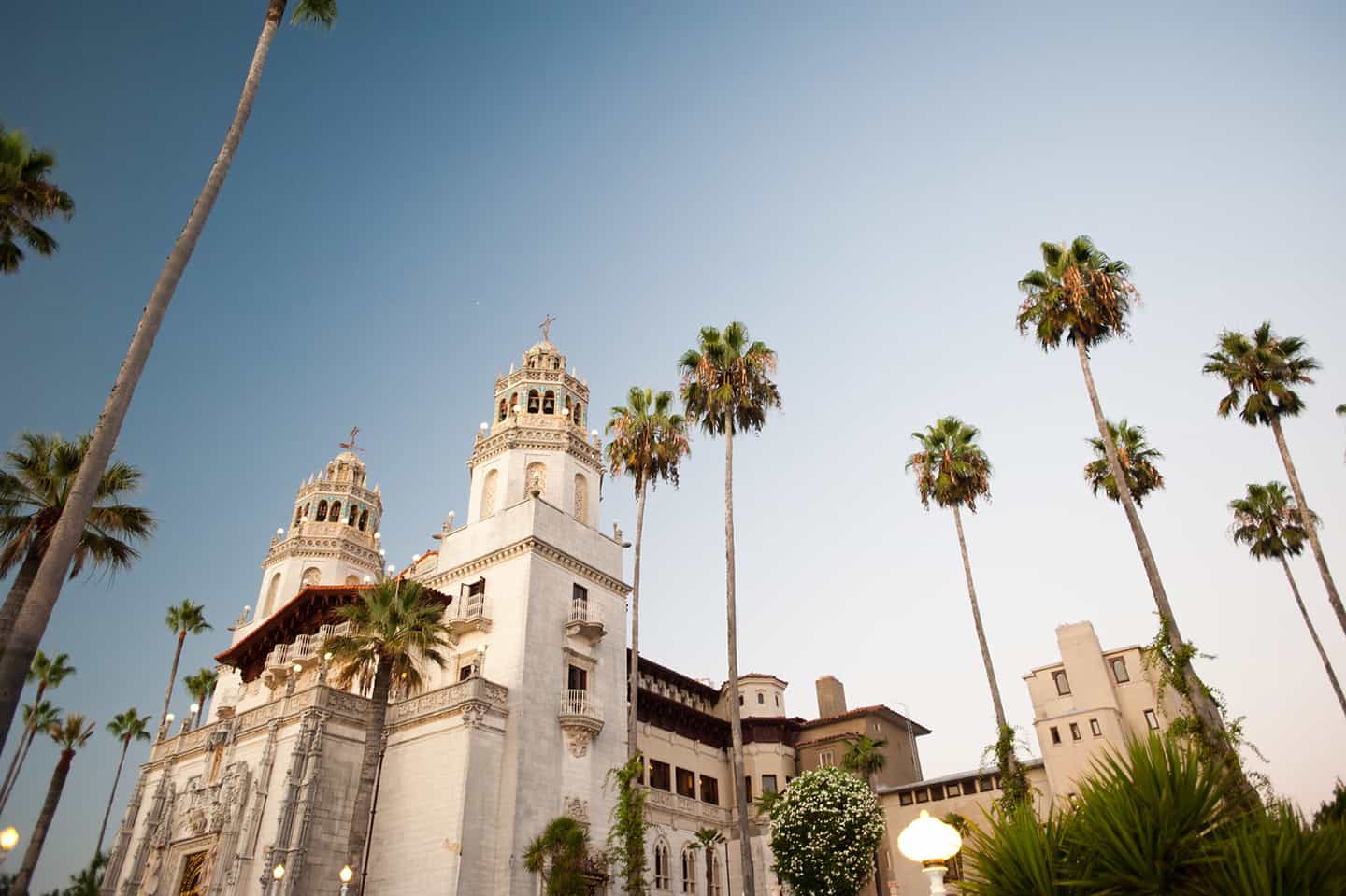 does hearst castle allow dogs