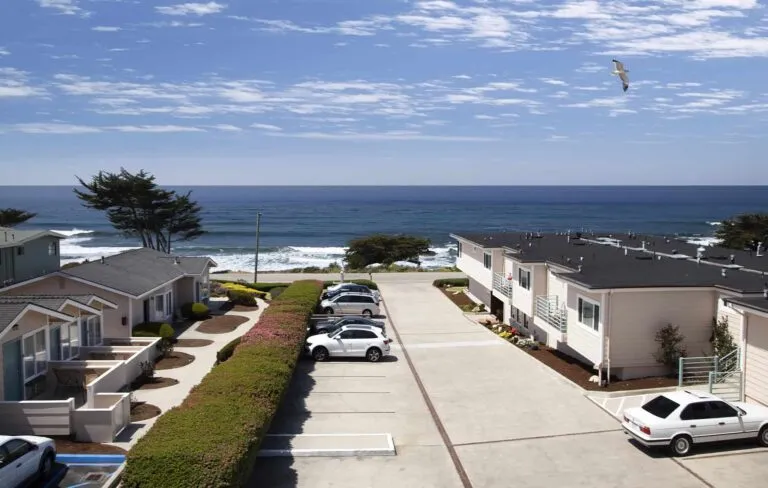 Links to Cambria Landing Inn & Suites