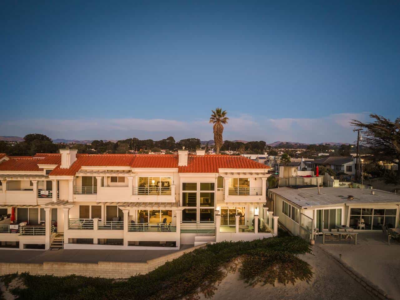 Links to Strandcastle Beach House — Oceanfront!